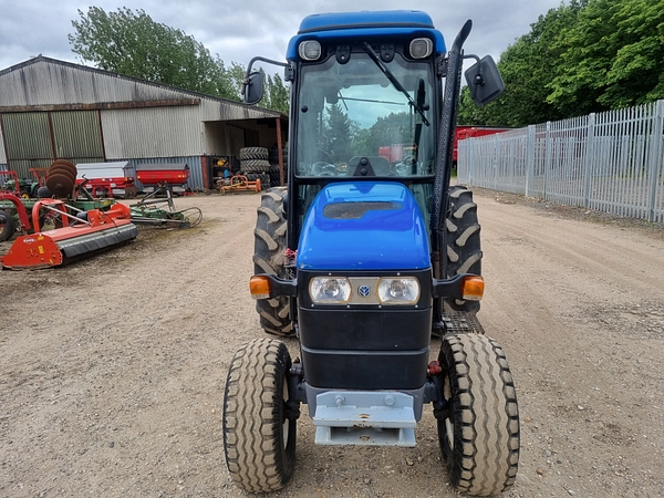 Chris Atkin & Son Ltd - New Holland TN75V